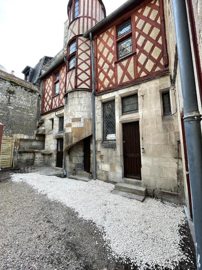 Le Petit Chateau Du Docteur Cambournac Бурж Екстер'єр фото